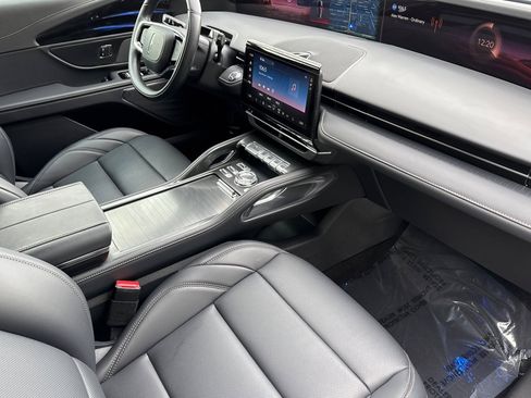 Used 2025 Lincoln Nautilus Premier w/ Jet Appearance Package image 15