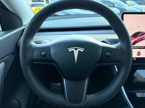 Used 2021 Tesla Model Y Long Range AWD/4WD image 28