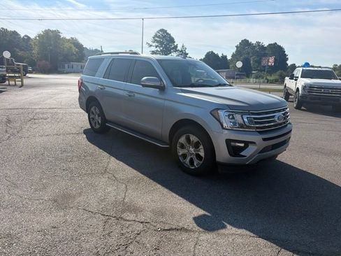 Used 2020 Ford Expedition XLT w/ Equipment Group 202A AWD/4WD image 9