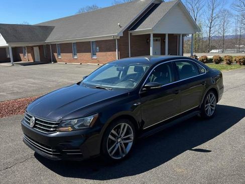 Used 2017 Volkswagen Passat 1.8T R-Line FWD image 2