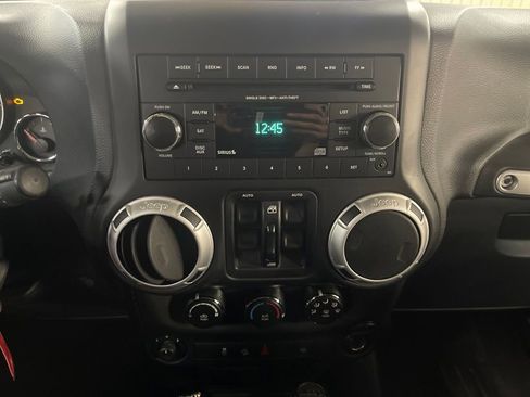 Used 2014 Jeep Wrangler Unlimited Sahara w/ Trailer Tow Group image 19