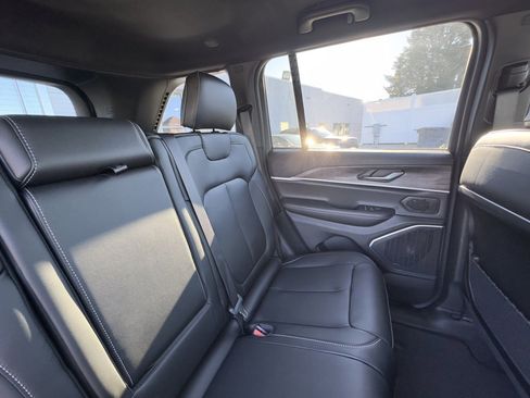New 2026 Jeep Grand Cherokee Limited image 24