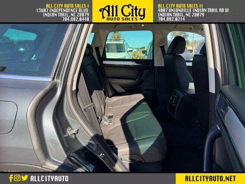 Used 2016 Volkswagen Touareg Sport image 12