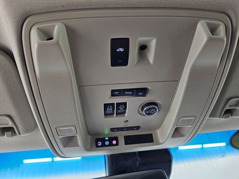 Used 2019 Cadillac Escalade Luxury AWD/4WD image 25