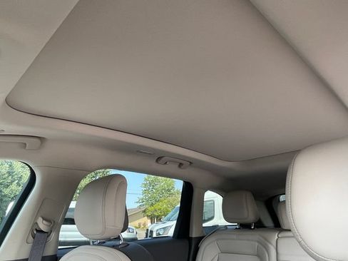 Used 2025 Lincoln Nautilus Reserve AWD/4WD image 14