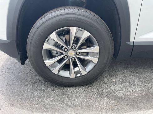 Used 2026 Chevrolet Equinox LT FWD image 9