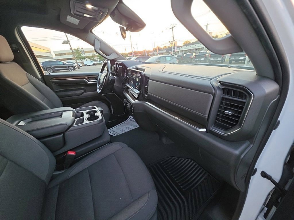 Used 2022 Chevrolet Silverado 1500 LT AWD/4WD image 19