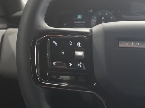 Used 2026 Land Rover Range Rover Evoque S image 17