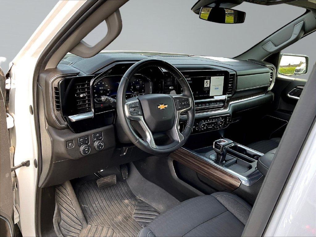 Used 2023 Chevrolet Silverado 1500 LT AWD/4WD image 20