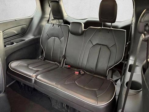 Used 2020 Chrysler Pacifica Limited w/ Advanced Safetytec Group FWD image 12