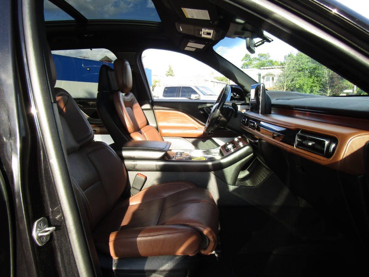 Used 2023 Lincoln Aviator Reserve w/ Equipment Group 201A AWD/4WD image 26