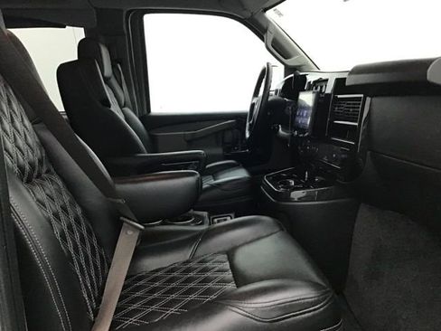 Used 2023 GMC Savana 2500 image 42