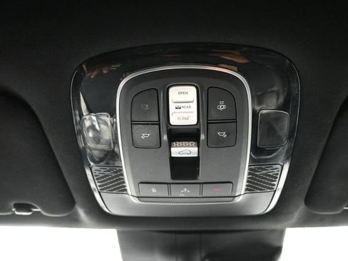 Used 2020 Hyundai Palisade Limited image 17