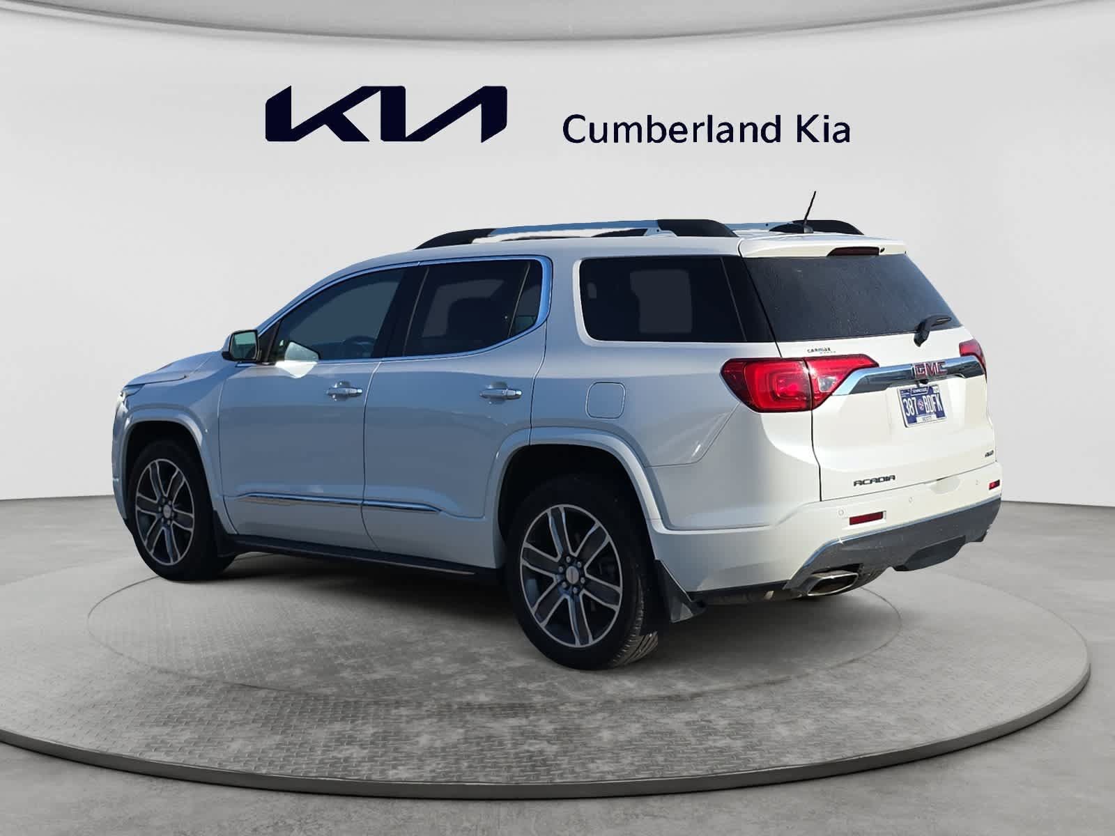 Used 2018 GMC Acadia Denali w/ Technology Package AWD/4WD image 3