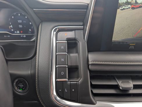 Used 2024 Chevrolet Suburban Premier AWD/4WD image 22