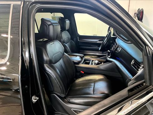 Used 2022 Jeep Grand Wagoneer Series I image 11