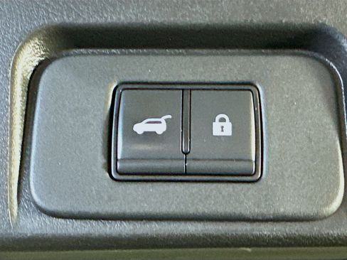 Used 2025 Nissan Rogue SV AWD/4WD image 29