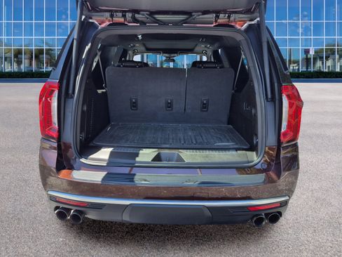 Used 2023 GMC Yukon XL Denali AWD/4WD image 11