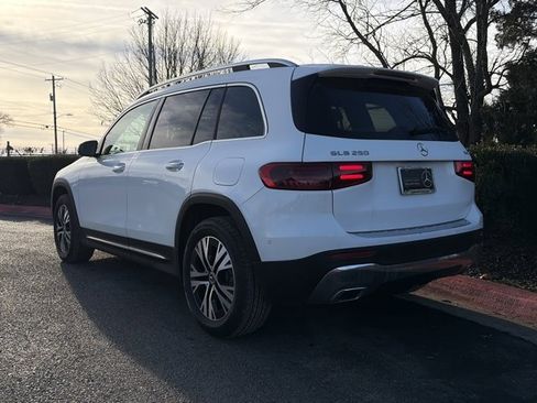 Used 2025 Mercedes-Benz GLB 250 4MATIC w/ Exclusive Package image 9