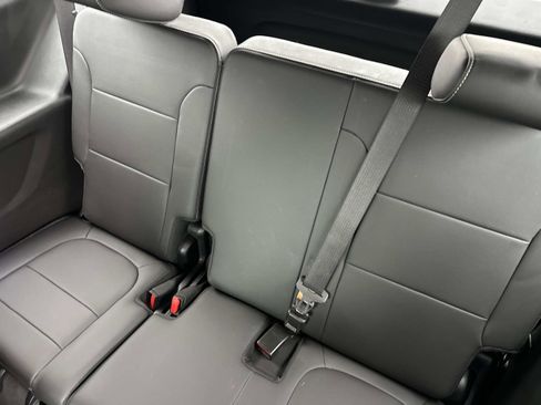 Certified 2023 Chevrolet Traverse LT image 12