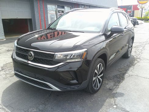 Used 2022 Volkswagen Taos SE w/ IQ.Drive SE Package AWD/4WD image 16