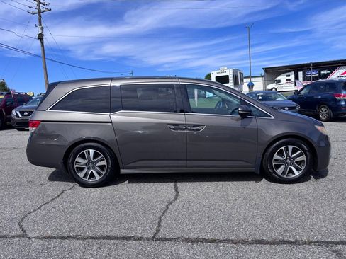 Used 2016 Honda Odyssey Touring Elite image 5