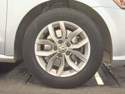 Used 2018 Volkswagen Passat 2.0T S image 14