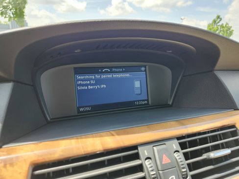 Used 2010 BMW 528i xDrive Sedan AWD/4WD image 4