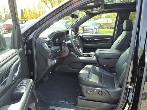 Used 2022 GMC Yukon Denali w/ Denali Premium Package AWD/4WD image 10