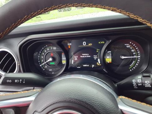 Used 2024 Jeep Wrangler Unlimited Sahara w/ Technology Group AWD/4WD image 25