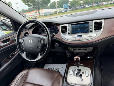 Used 2013 Hyundai Genesis 3.8 w/ Premium Pkg RWD image 18