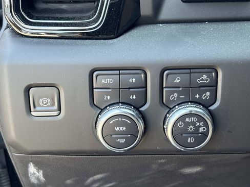Used 2023 GMC Sierra 1500 AT4 w/ AT4 Premium Package AWD/4WD image 20