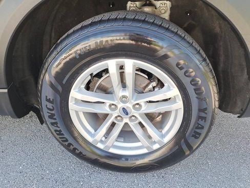 Certified 2022 Ford Explorer XLT w/ Equipment Group 202A image 4