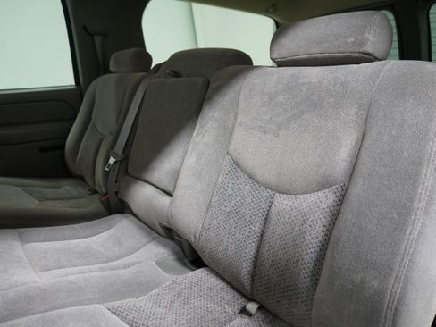 Used 2004 Chevrolet Suburban LS image 11