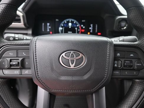 Used 2025 Toyota Tacoma SR5 AWD/4WD image 17