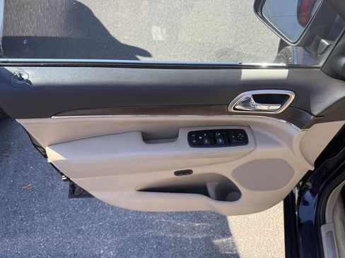 Used 2015 Jeep Grand Cherokee Overland image 22
