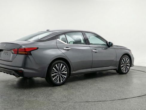 Used 2025 Nissan Altima 2.5 SV image 9