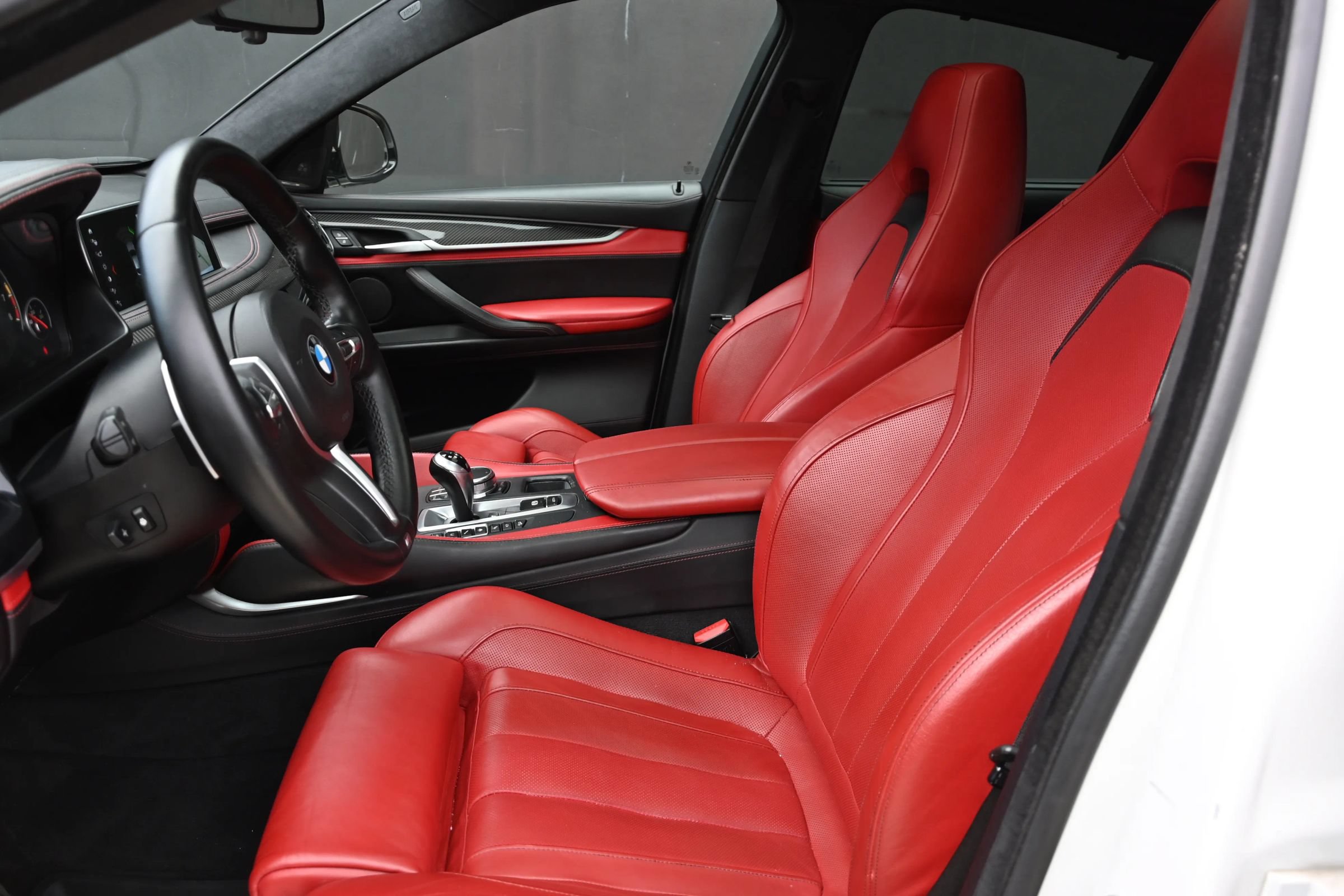 Used 2018 BMW X6 M AWD/4WD image 24