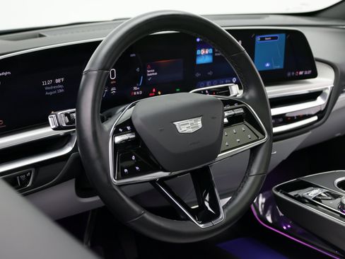 Used 2024 Cadillac Lyriq Luxury RWD image 8