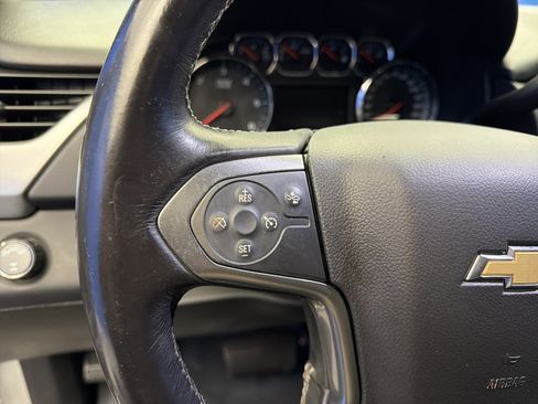 Used 2018 Chevrolet Suburban LT image 16