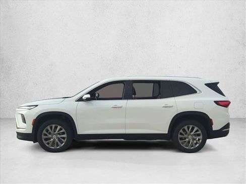 Used 2025 Buick Enclave Preferred image 5