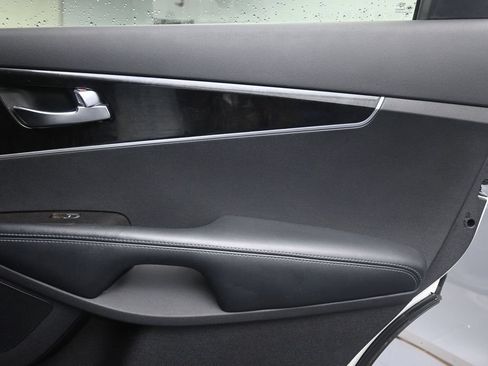 Used 2018 Kia Sorento FWD image 25