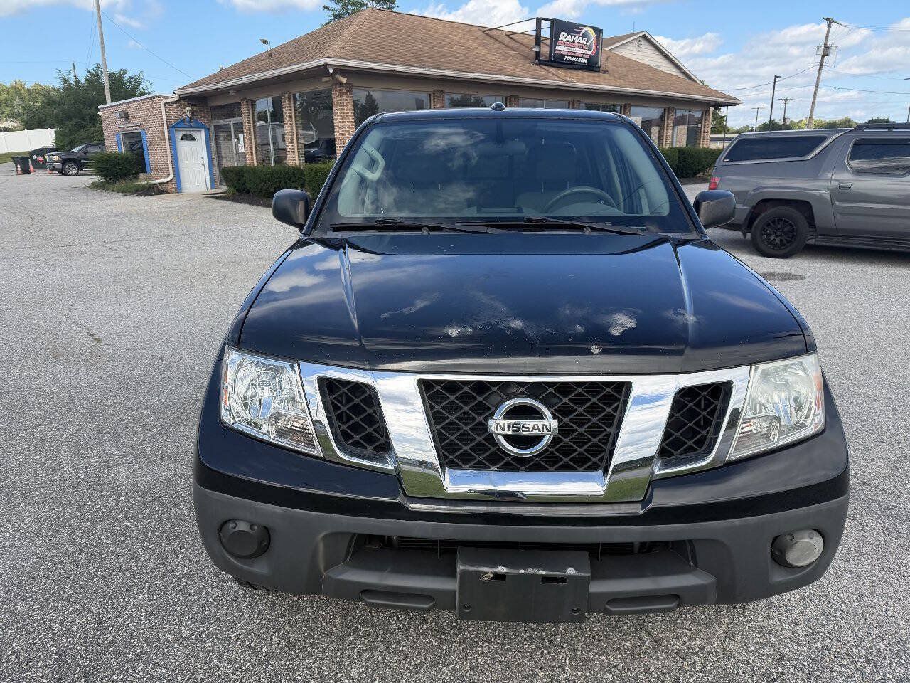 Used 2018 Nissan Frontier SV AWD/4WD image 2