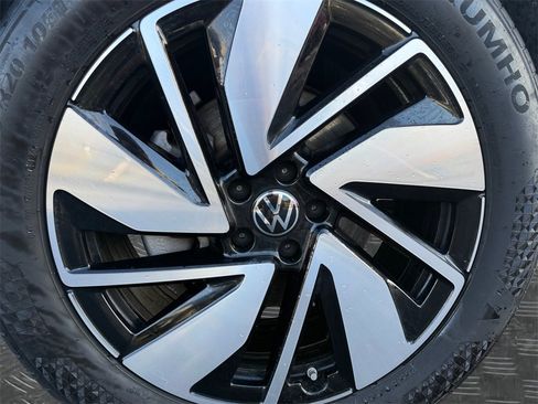 Used 2025 Volkswagen Atlas SE image 20