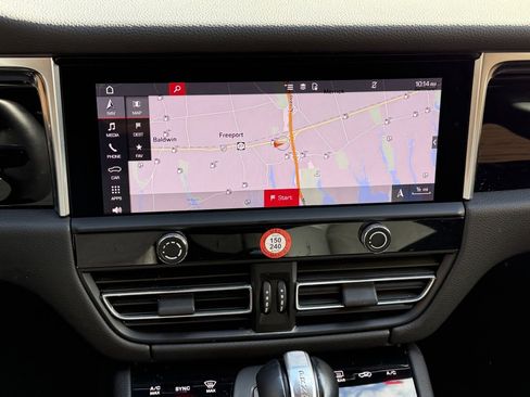 Certified 2024 Porsche Macan image 15