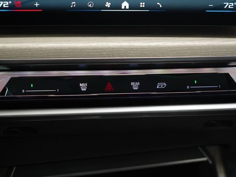 Used 2025 BMW i7 M70 w/ Executive Package image 27