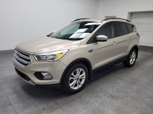 Used 2018 Ford Escape SE image 2