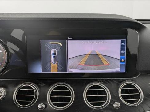 Used 2017 Mercedes-Benz E 400 4MATIC Wagon image 31