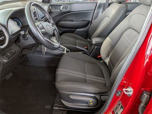 Used 2023 Hyundai Venue SEL image 11