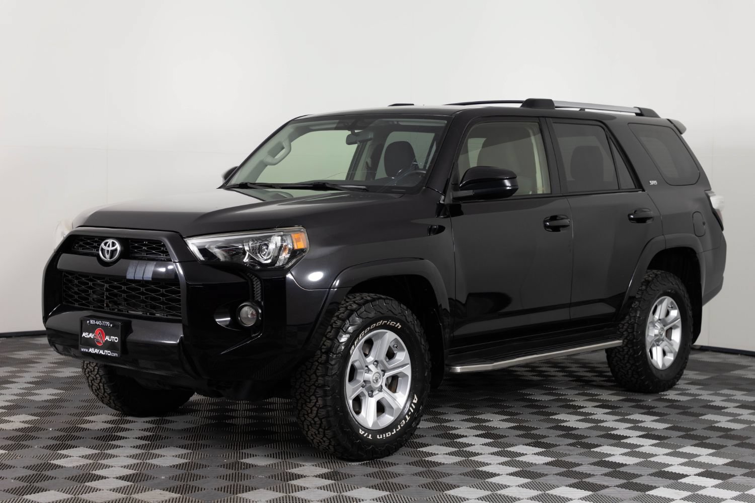 Used 2019 Toyota 4Runner SR5 AWD/4WD image 1